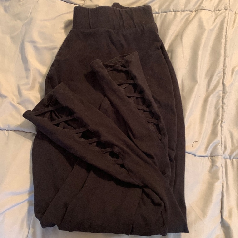 3/$10 🤑 Torrid Criss Cross Leggings